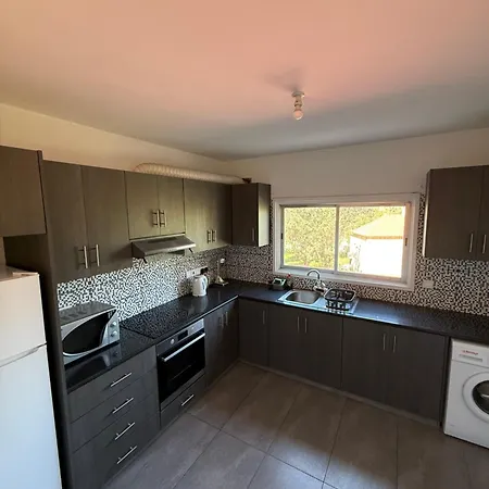 Leontiou 44 * Ларнака