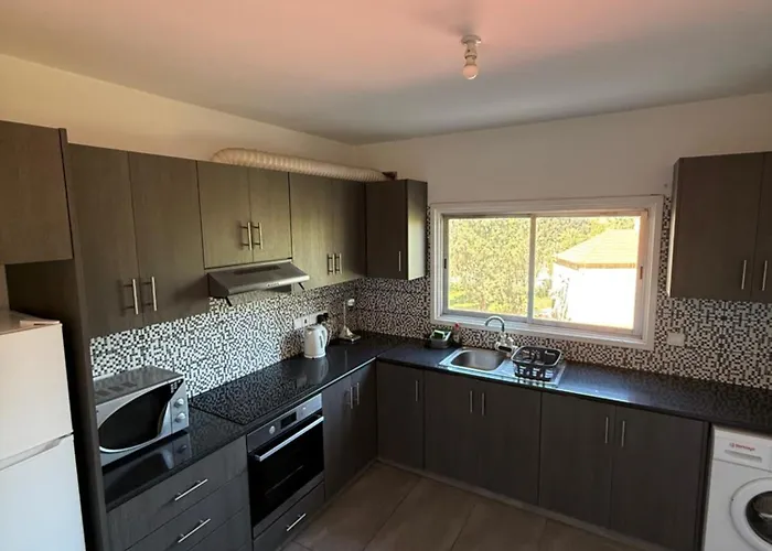 Leontiou 44 * Ларнака